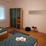 Zdenka Lägenhet
