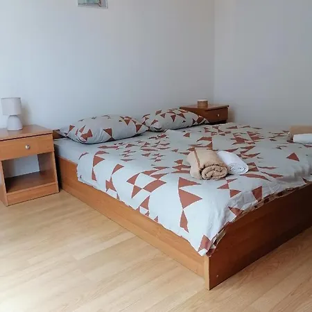 Zdenka Apartment Grebastica
