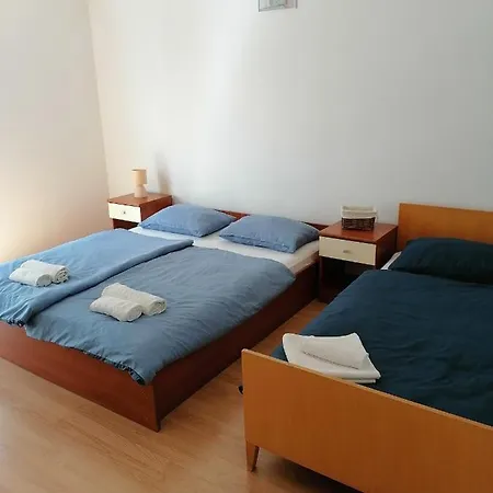 Zdenka Apartment Grebastica